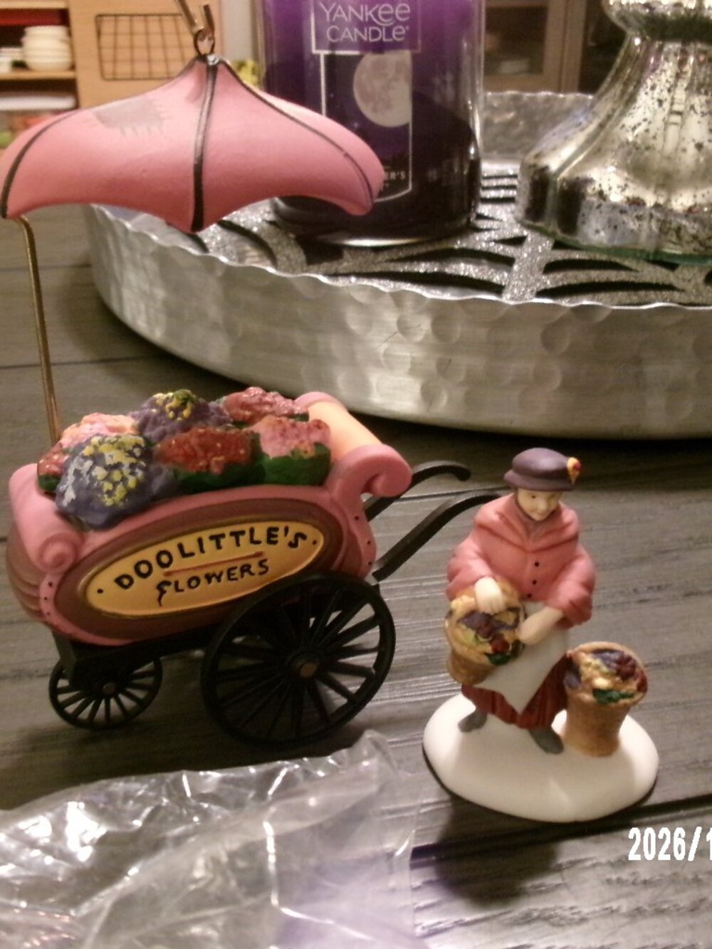Department 56 Heritage Village Set 2 Chelsea Market Flower Monger & Cart #5815-7